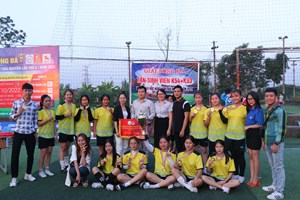 Đội tuyển nữ Khoa Chăn nuôi thú y giành ngôi vô địch trong “Giải bóng đá chào tân sinh viên K53, K54" trường Đại học Nông Lâm - ĐH Thái Nguyên.